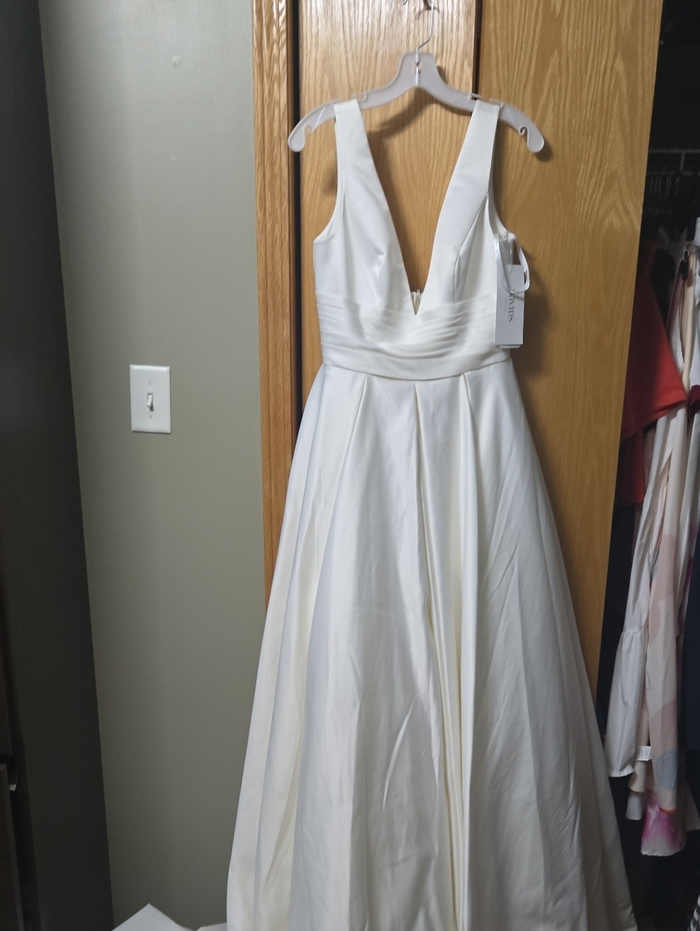 David's Bridal Ivory Deep V A-Line Wedding Gown